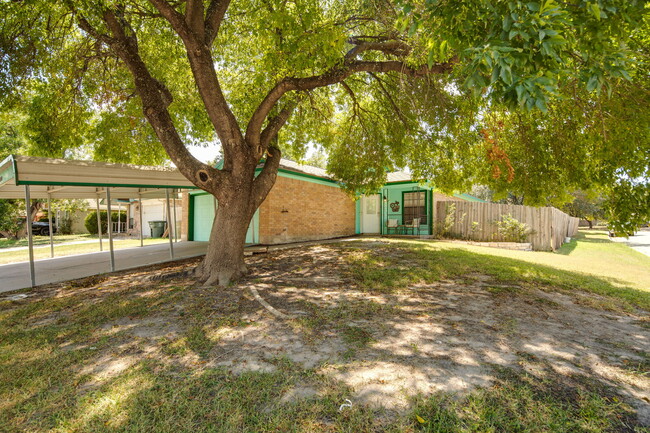 1100 Weatherly Dr in Bryan, TX - Building Photo - Building Photo