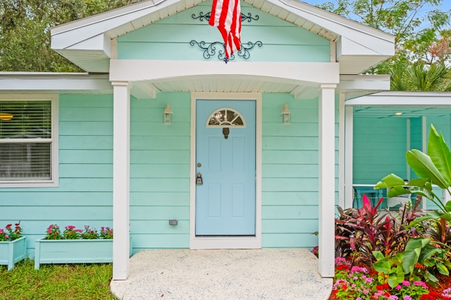 245 S Rhodes St in Mount Dora, FL - Building Photo - Building Photo