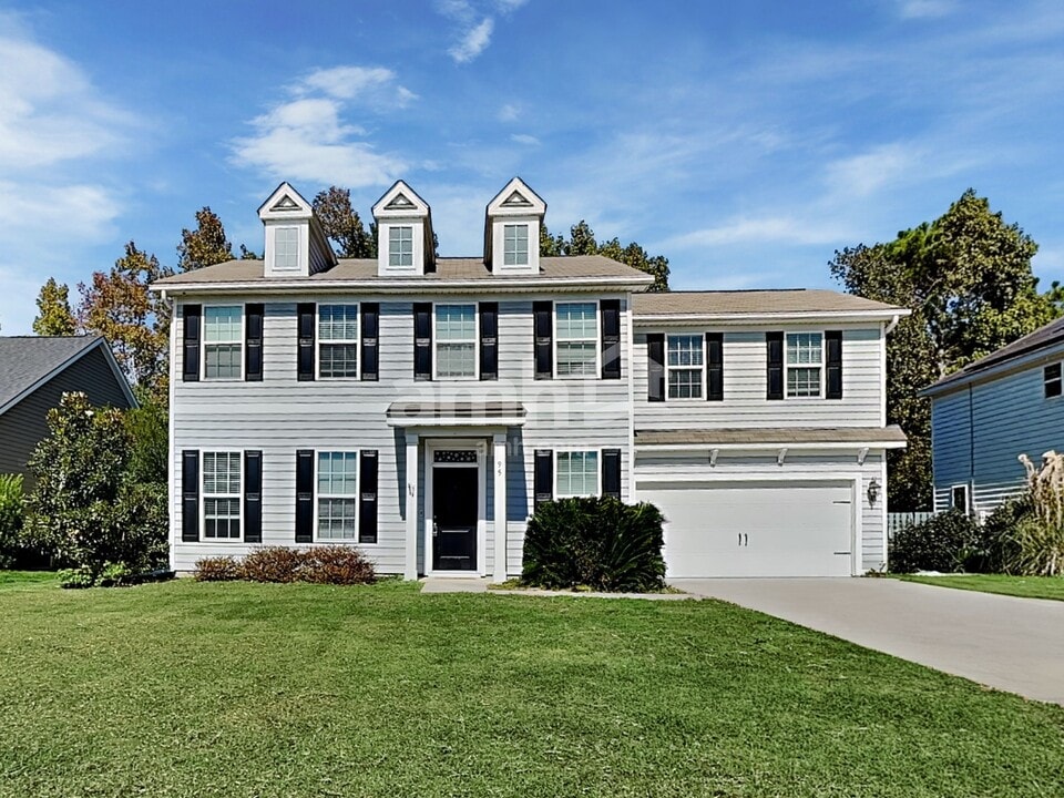 95 Gentry Way in Richmond Hill, GA - Building Photo