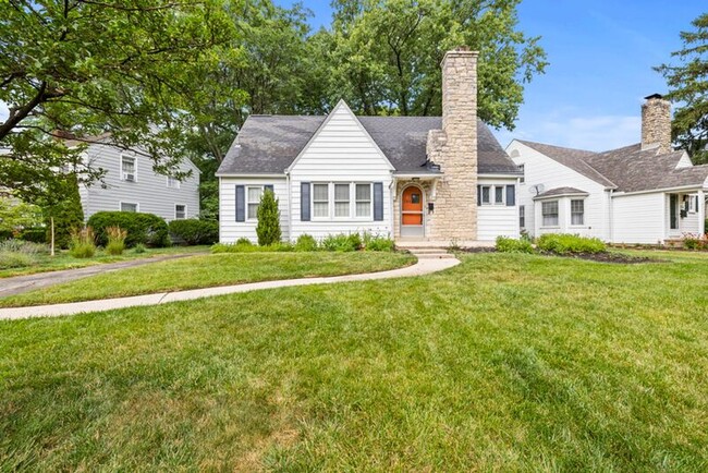 property at 304 E Schreyer Pl