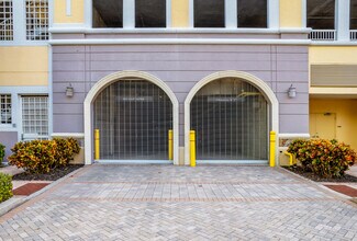 400 NE Beach Dr in St. Petersburg, FL - Foto de edificio - Building Photo