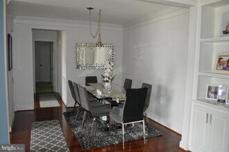 3334 Woodburn Village Dr in Annandale, VA - Building Photo - Building Photo