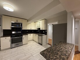 21 Trowbridge St, Unit 12 Apartamentos