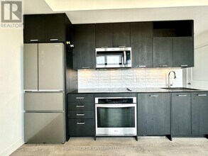 120 Eagle Rock Way in Vaughan, ON - Building Photo - Building Photo