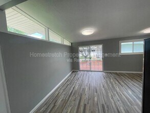 430 Holiday Hl in Florissant, MO - Building Photo - Building Photo