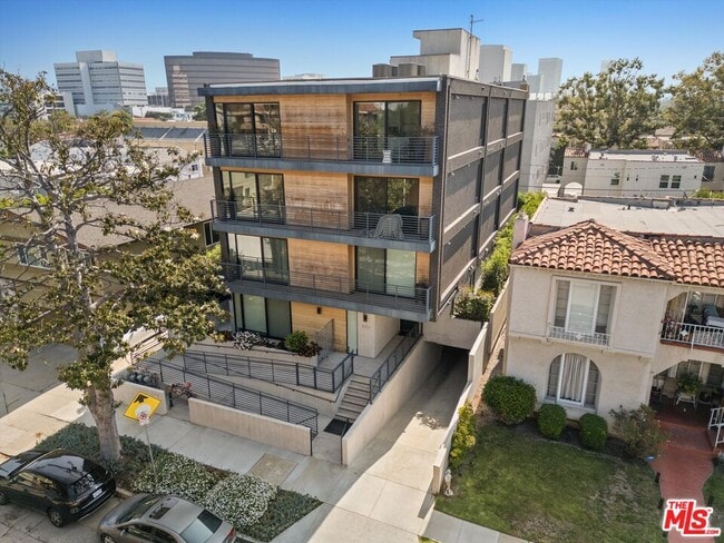property at 820 S Sherbourne Dr