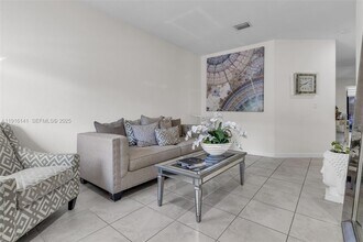 11413 SW 252nd St in Homestead, FL - Foto de edificio - Building Photo