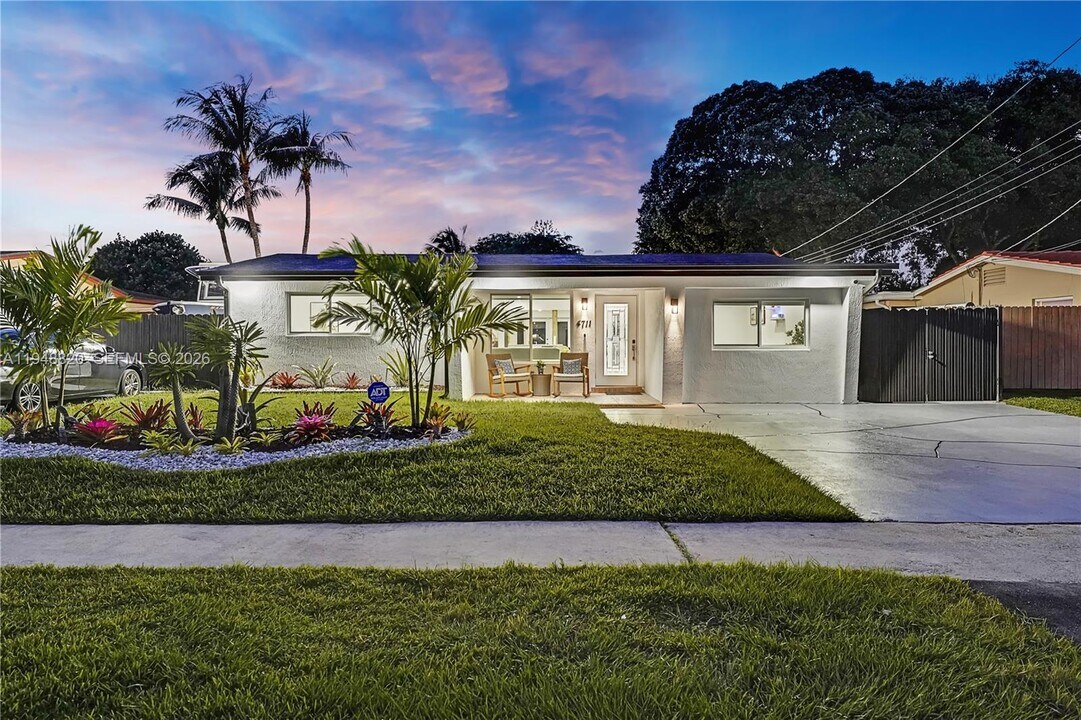 4711 SW 42nd Terrace in Fort Lauderdale, FL - Building Photo