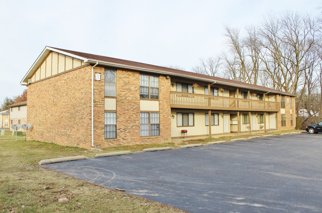 1045 Brookshire Ct in Belleville, IL - Foto de edificio