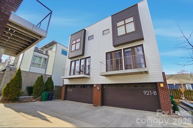 property at 921 Westbrook Dr