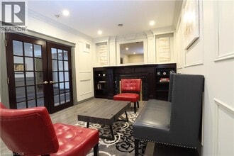 255 Keats Way in Waterloo, ON - Building Photo - Building Photo