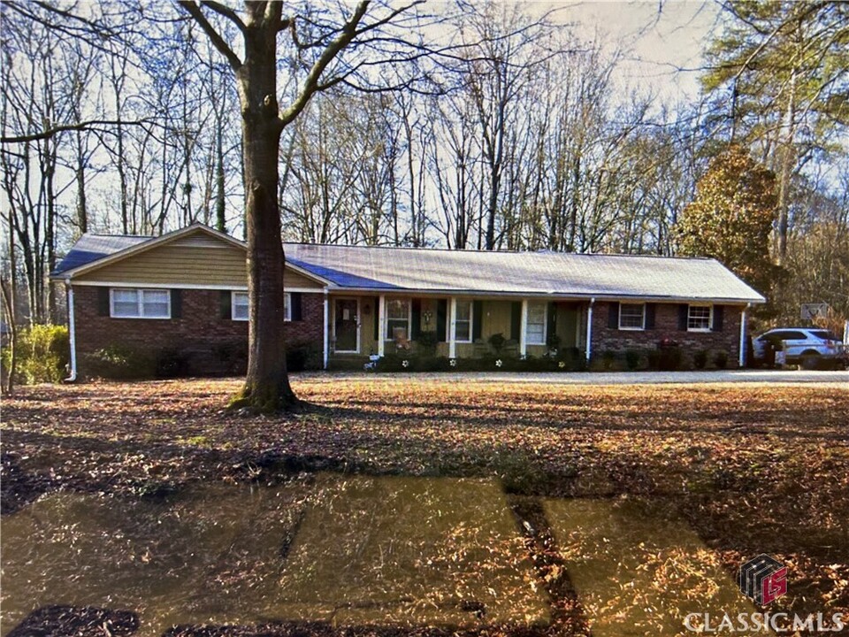1241 Robinhood Rd in Watkinsville, GA - Building Photo