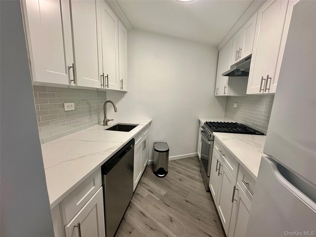 property at 2 Bay Club Dr