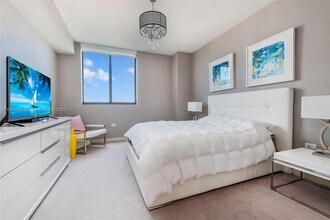 999 SW 1st Ave, Unit 1712 in Miami, FL - Building Photo - Building Photo