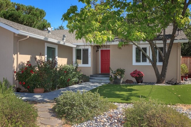 2561 Cactus Ave in Santa Rosa, CA - Building Photo - Building Photo