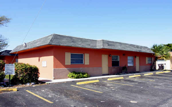 4261 NW 31st Ave in Lauderdale Lakes, FL - Building Photo - Building Photo