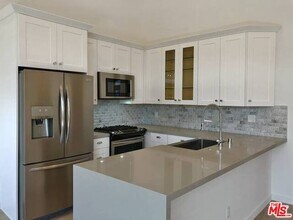 10560 Santa Monica Blvd-Unit -7 in Los Angeles, CA - Building Photo - Building Photo