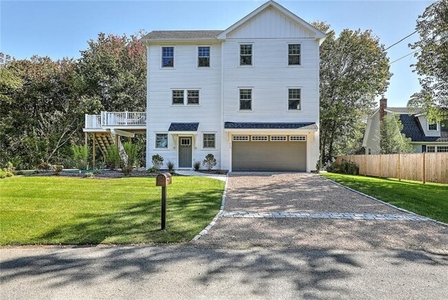 137 Rosebriar Ave in South Kingstown, RI - Building Photo - Building Photo