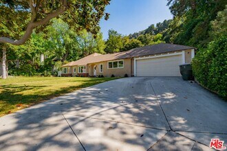 2760 E Glenoaks Blvd in Glendale, CA - Building Photo - Building Photo