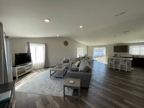 170 Manzanita Dr in Manson, WA - Foto de edificio - Building Photo