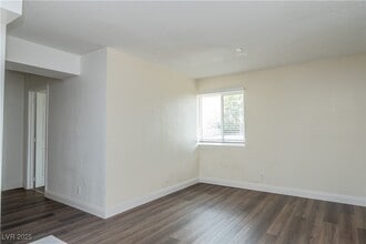 25 Gold Bar Ct in Las Vegas, NV - Building Photo - Building Photo