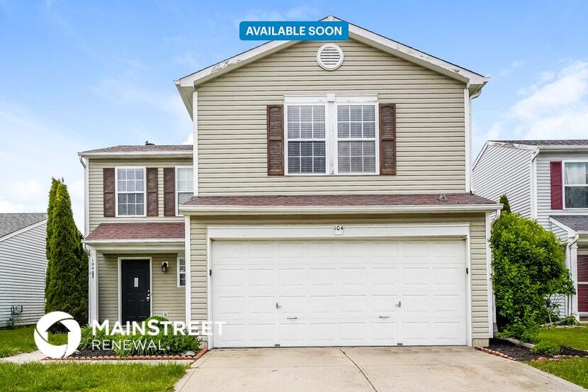 104 Winterwood Dr in Greenwood, IN - Building Photo