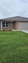 617 NW 68th Ave in Bentonville, AR - Foto de edificio - Building Photo