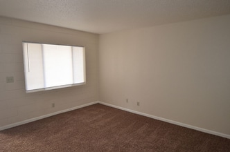 525 N Carolina Dr in El Paso, TX - Building Photo - Building Photo