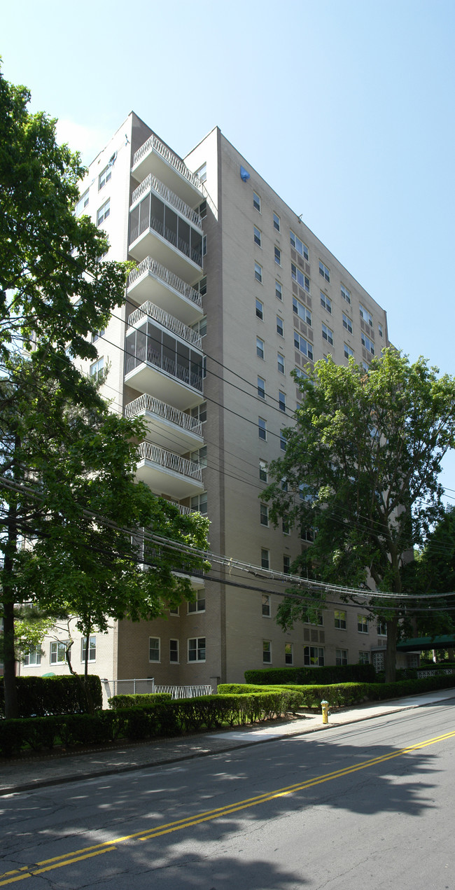 Biltmore Towers in White Plains, NY - Building Photo - Building Photo