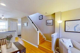 800 N Lawrence St, Unit D in Philadelphia, PA - Building Photo - Building Photo