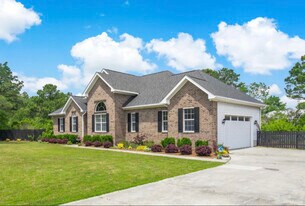 8 Downing Ct SE in Southport, NC - Building Photo