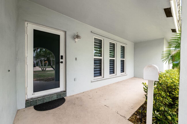 1571 SW 13th Dr in Boca Raton, FL - Building Photo - Building Photo