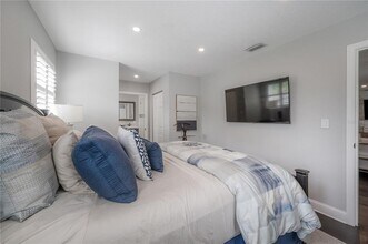 4710 W Wallace Ave in Tampa, FL - Building Photo - Building Photo
