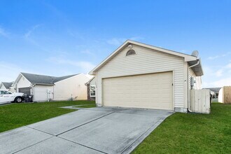 1418 Green Spring Way in Greenwood, IN - Foto de edificio - Building Photo