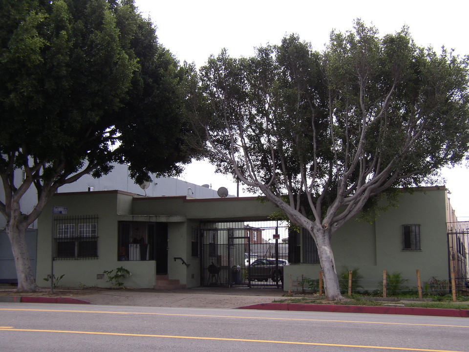 5100 W Washington Blvd in Los Angeles, CA - Building Photo