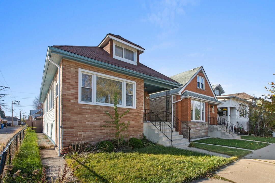 4848 N Austin Ave in Chicago, IL - Foto de edificio