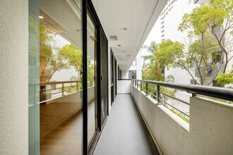 10636 Wilshire - Luxury Doorman Building in Los Angeles, CA - Building Photo - Building Photo