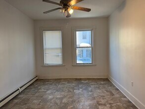 184 London St in Boston, MA - Building Photo - Building Photo