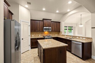 110 Logan Pass Ct in Montgomery, TX - Building Photo - Building Photo