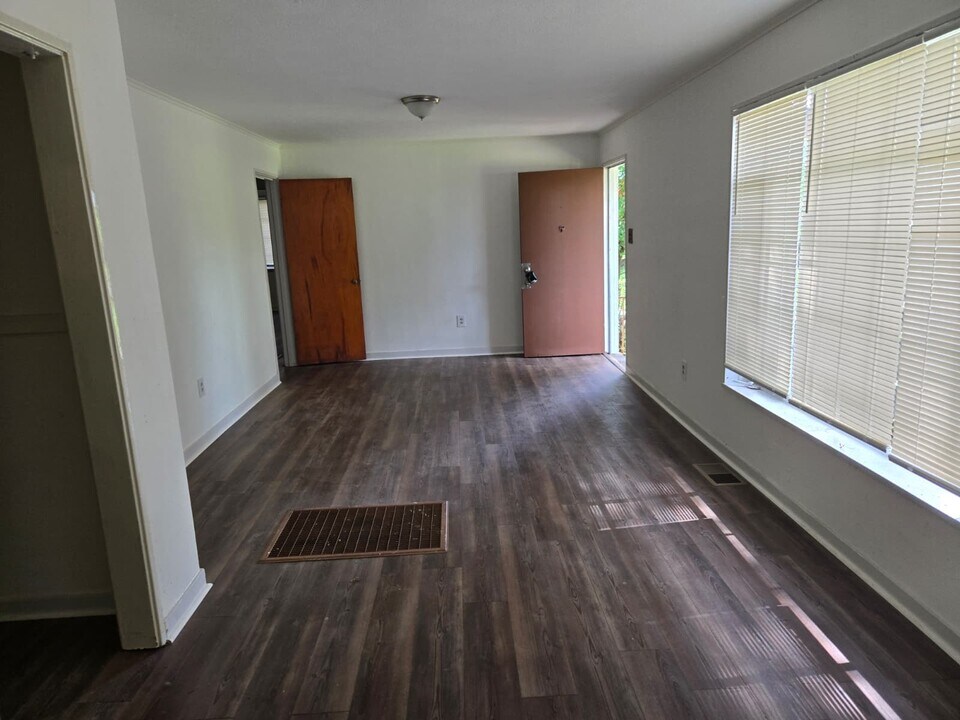 2826 Oak Forest Dr in Jackson, MS - Building Photo
