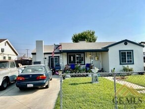 303 El Tejon in Bakersfield, CA - Building Photo - Building Photo