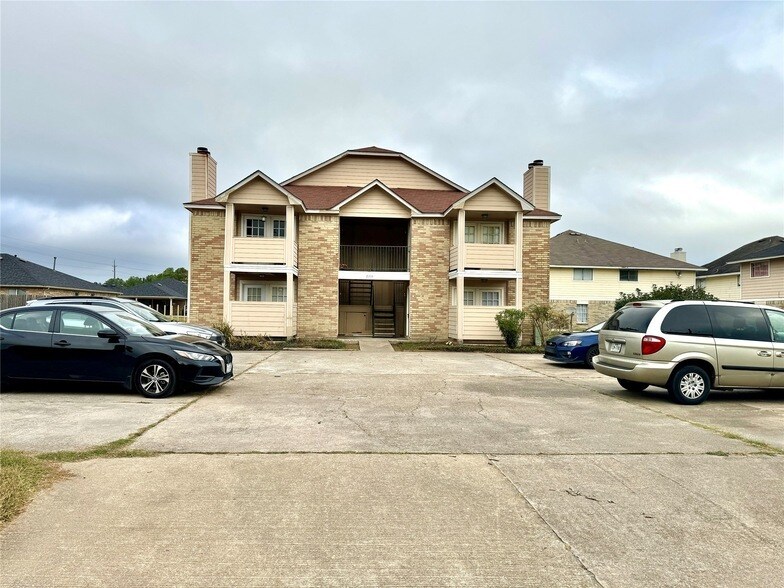 1310 Brenda Ln, Unit B in Humble, TX - Building Photo