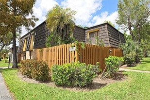 12351 Woodrose Ct in Ft. Myers, FL - Building Photo