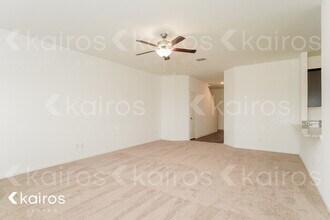 962 Shady Brk in New Braunfels, TX - Foto de edificio - Building Photo