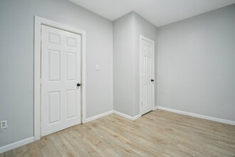 296 Dixon Ave in Paterson, NJ - Building Photo - Building Photo