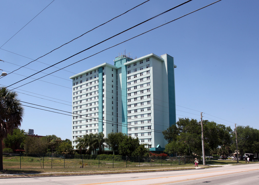 Phillip Benjamin Tower in St. Petersburg, FL - Building Photo