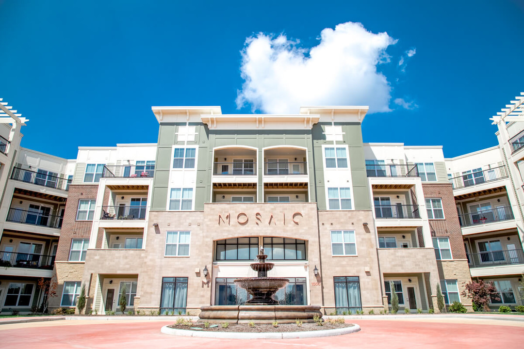 Mosaic at Levis Commons in Perrysburg, OH - Building Photo