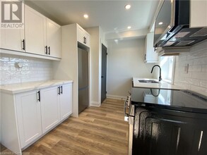 15 Greenaway Ave in Hamilton, ON - Building Photo - Building Photo