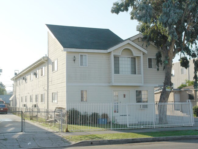 3228 Andrita St in Los Angeles, CA - Foto de edificio - Building Photo