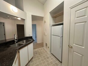 1332 SW Cheltenham St in Portland, OR - Building Photo - Building Photo